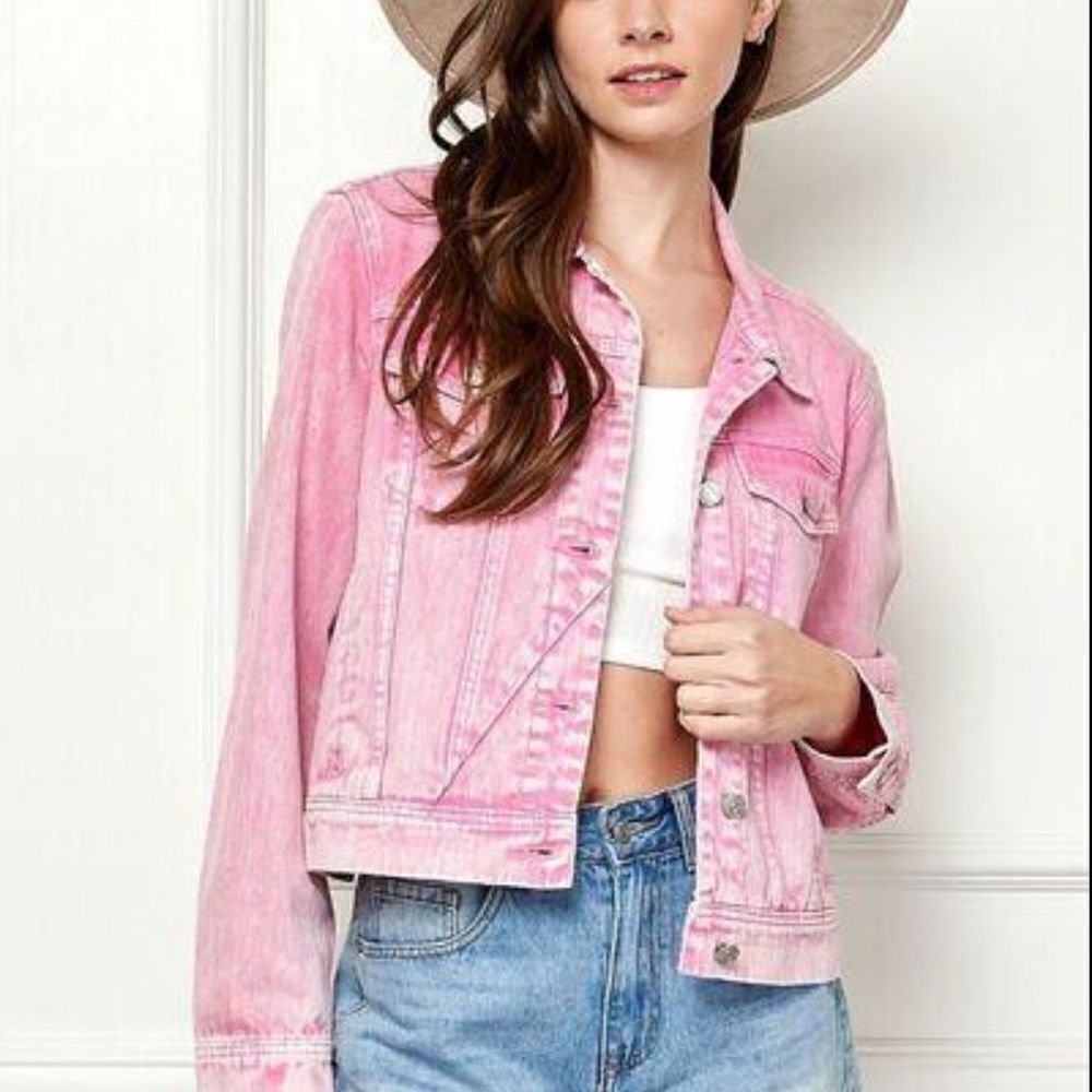 Veveret Button Up Cropped Denim Jacket